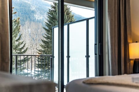 Premium Condo, Balcony, Mountain View | 4 bedrooms, WiFi (free)