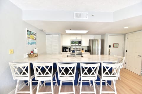 Seating for 6 people.