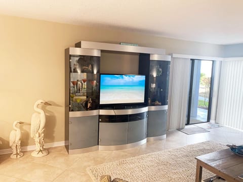 Gulf-Side Retreat – 2BR Ground-Floor Condo (3331)