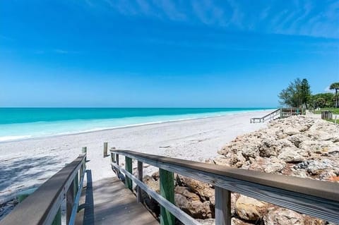 Tamarind Gulf & Bay - 2BR Near Sand & Sunset (565)