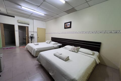 Family Room | Desk, iron/ironing board, free WiFi, bed sheets