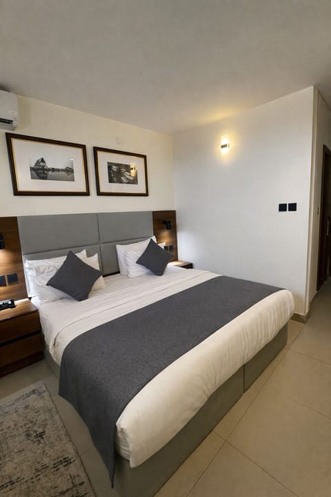 Executive Room | 1 bedroom, desk, laptop workspace, soundproofing
