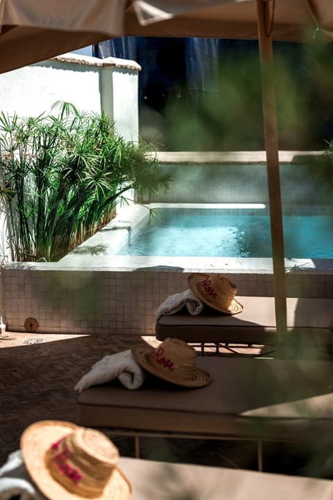 Outdoor pool, pool umbrellas, sun loungers