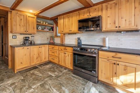 Blender and coffee maker ready for you