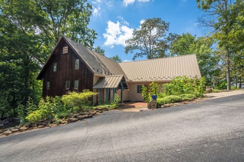 Unique craftsman custom home on Lake of Egypt