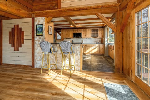 Breakfast bar in kitchen