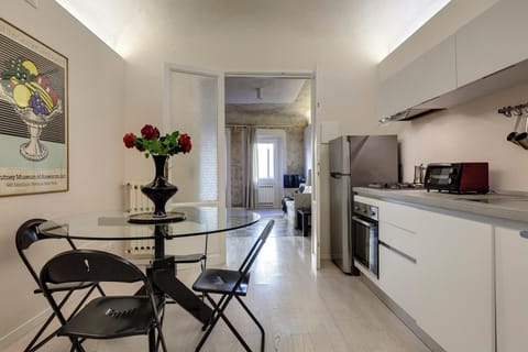 Apartment, 1 Bedroom | Dining room