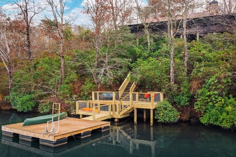 Lahusage Landing – Riverfront home with a private dock, kayak, and canoe.