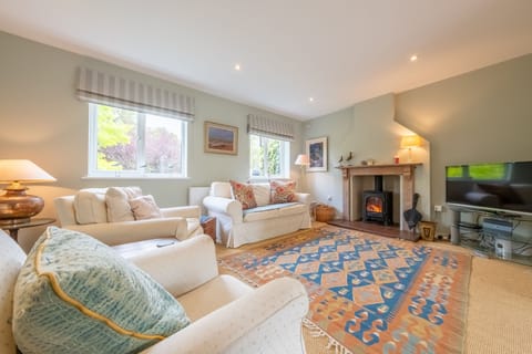 Corner Cottage, Brancaster: A warm welcome to a super family house