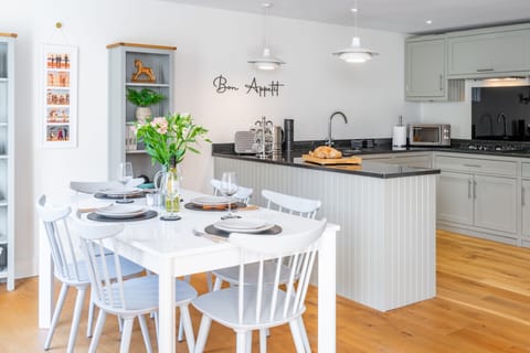 Ground floor: Kitchen and dining area