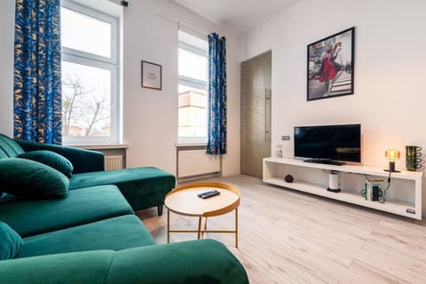 Living Area with Smart TV | Book Now with RENTUJEMY.COM