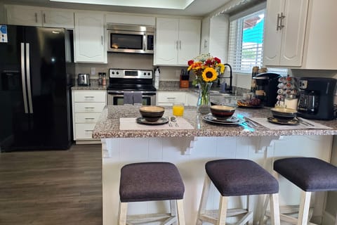 Fully equipped kitchen for easy delicious meals & seating for eating/chatting