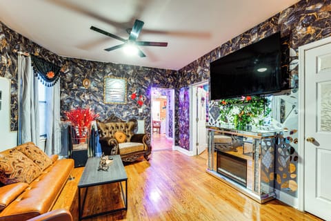 Newark Vacation Rental | 2BR | 1BA | 1,800 Sq Ft | Steps to Enter