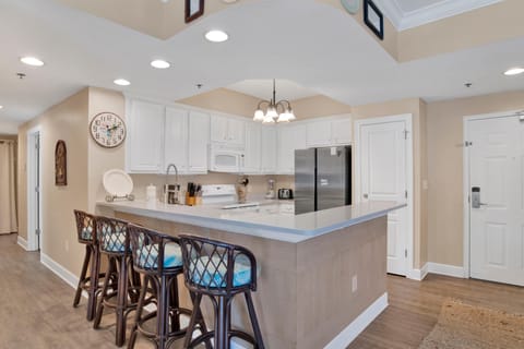 Condo, Multiple Beds (Palm Beach C21) | Private kitchen | Oven