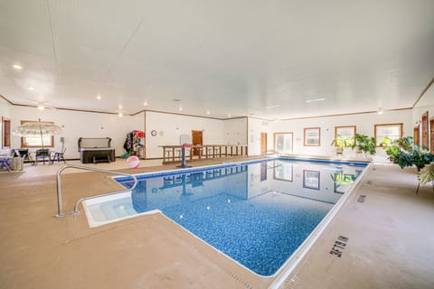 Bridgman Vacation Rental | 6BR | 2BA | Steps to Enter | 6,000 Sq Ft