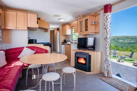 Hopkins Retreat - 3 Bedroom Caravan - Hot Tub (7518)