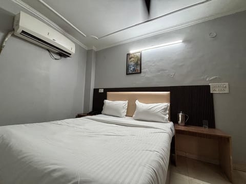 Deluxe Room | Desk, laptop workspace, free WiFi