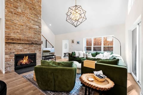 Folklore Woods offers a beautifully designed, accessible space with 4 spacious bedrooms and 2 luxurious bathrooms.