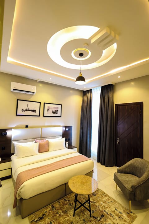 Deluxe Room | Desk, laptop workspace, free WiFi, bed sheets