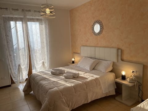 Comfort Double Room, 1 Double Bed, Ensuite | In-room safe, desk, free WiFi, bed sheets