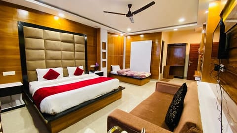 Executive Room | Iron/ironing board, free WiFi