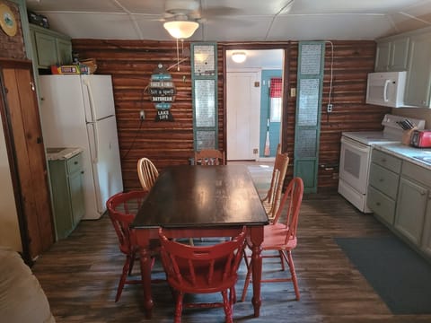 DINING AREA: There is a cute dining table with seating for 6 adults in the middle of the kitchen.