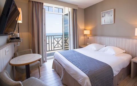 Double Room, Balcony, Sea View | Premium bedding, in-room safe, free WiFi