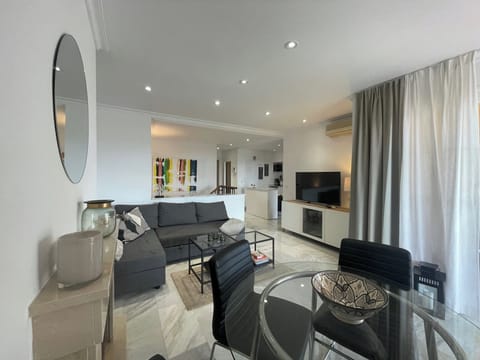 Apartment | Living area | TV