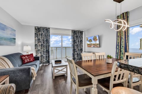 Signature Condo, 2 Bedrooms, Beach View, Beachfront | In-room dining