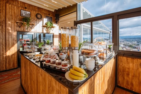 Daily buffet breakfast for a fee