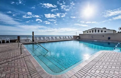 Amazing Pool Facing the Ocean with Direct Access to the Beach! 