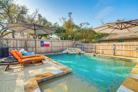 Austin Vacation Rental | 4BR | 3BA | 2,400 Sq Ft | 1 Step to Enter