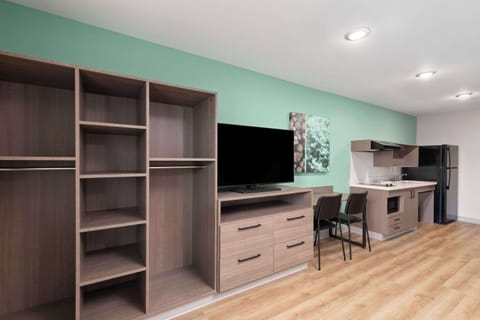 Room, 2 Queen Beds, Accessible, Non Smoking (Bathtub W/grab Bars) | Desk, free WiFi, bed sheets