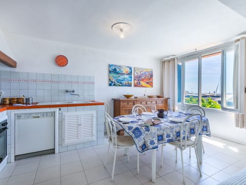 Apartment, Chair, Shade, Balcony, Kitchen & Dining Room Table, Houseplant, Penthouse Apartment