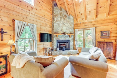 Ellijay Vacation Rental | 2BR | 1BA | 900 Sq Ft | Stairs Required