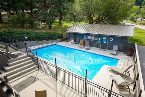 Pool Open May 1 - September 30th