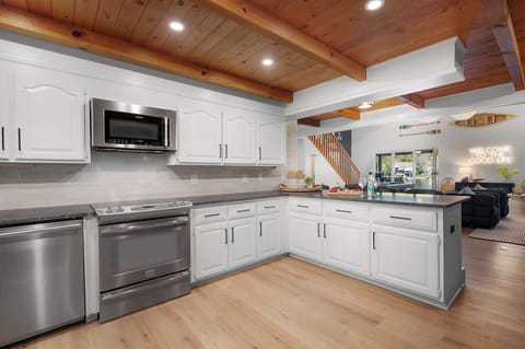 Equipped with everything you need to create your culinary masterpieces.