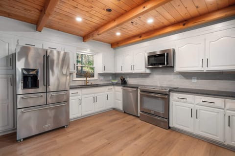 Equipped with everything you need to create your culinary masterpieces.