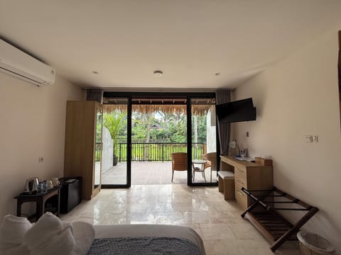 Premium bedding, down comforters, pillowtop beds, minibar