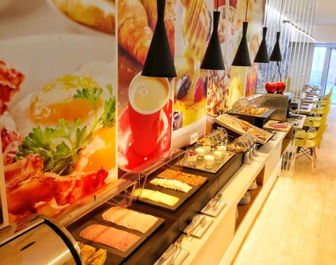 Daily buffet breakfast for a fee