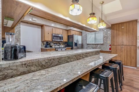 Fully stocked kitchen (toaster, drip coffee maker with supplies, cooking utensils,  etc)