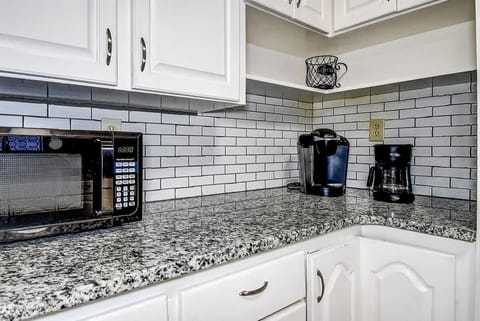 Start your mornings right with a Keurig and coffee pot, stocked with delicious Keurig pods! #StPetersburg #CoffeeLovers #VacationComfort