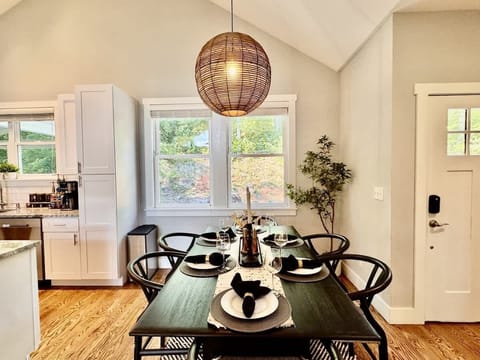 Bright dining with outdoor views and a welcoming atmosphere.