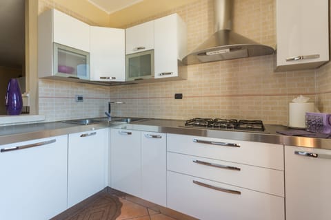 Luxury Apartment, 1 Bedroom, Accessible, Ensuite | Private kitchen | Full-size fridge, microwave, oven, stovetop
