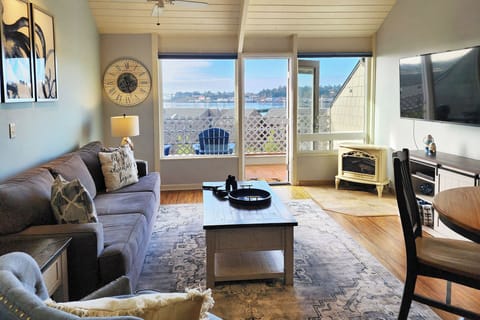 Open and spacious condo with views of the harbor.
