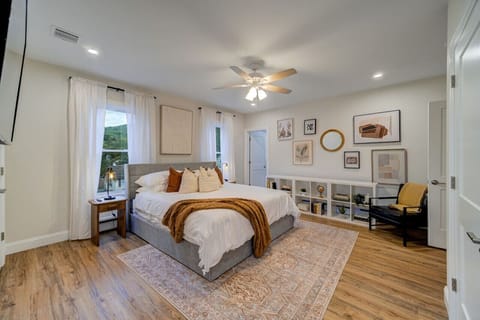 Large Master bedroom with Private Bathroom