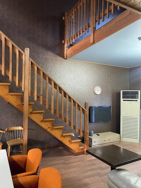 Basic Duplex, Partial Sea View | 2 bedrooms, free WiFi