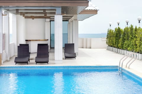 Poolside bar