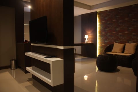 Deluxe Room | Blackout drapes, free WiFi, bed sheets