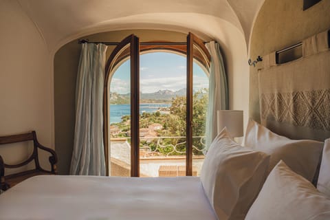 Ocean Pool Suite | Premium bedding, down comforters, minibar, in-room safe